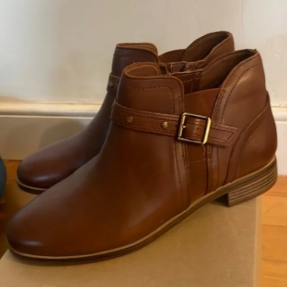 Clarks | Shoes | Never Worn Brown Clarks Ankle Boots Size 7  display picture 3